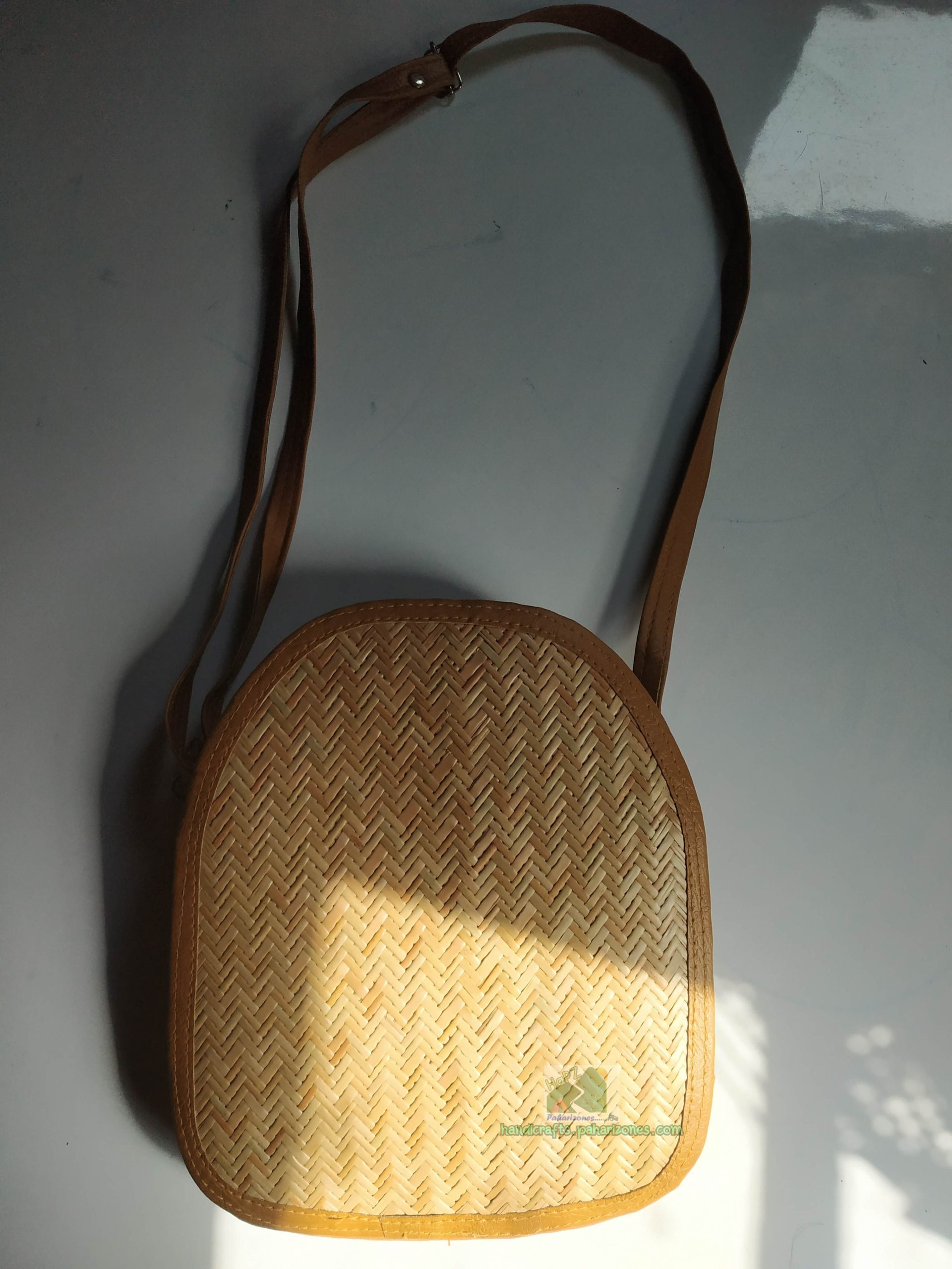 Handmade jute bag for woman - Inspire Uplift