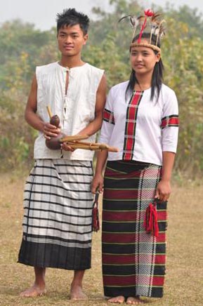 Portrait of Mizo tribe people at the Chapchar Kut festival wearing traditional  costume for the bamboo dance. Mizoram India Stock Photo - Alamy