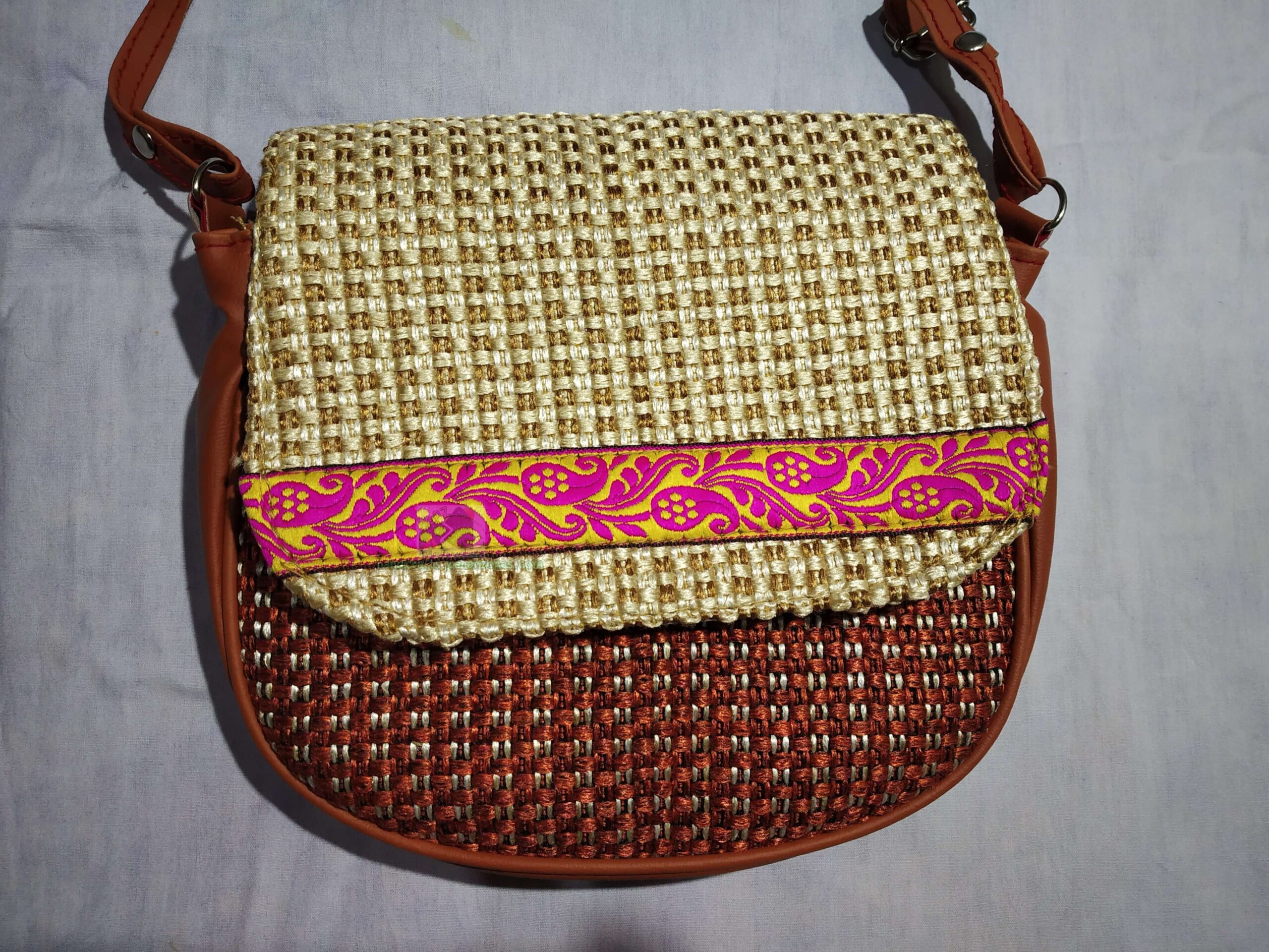 Buy Daffodil Jute Bagg | Tote Bag | Handcrafted Kalamkari Pocket Bag |  Multipurpose Carry Bag | Durable Bags for Men & Women | Jute Handbags with  Latkan (Deer Pocket) at Amazon.in